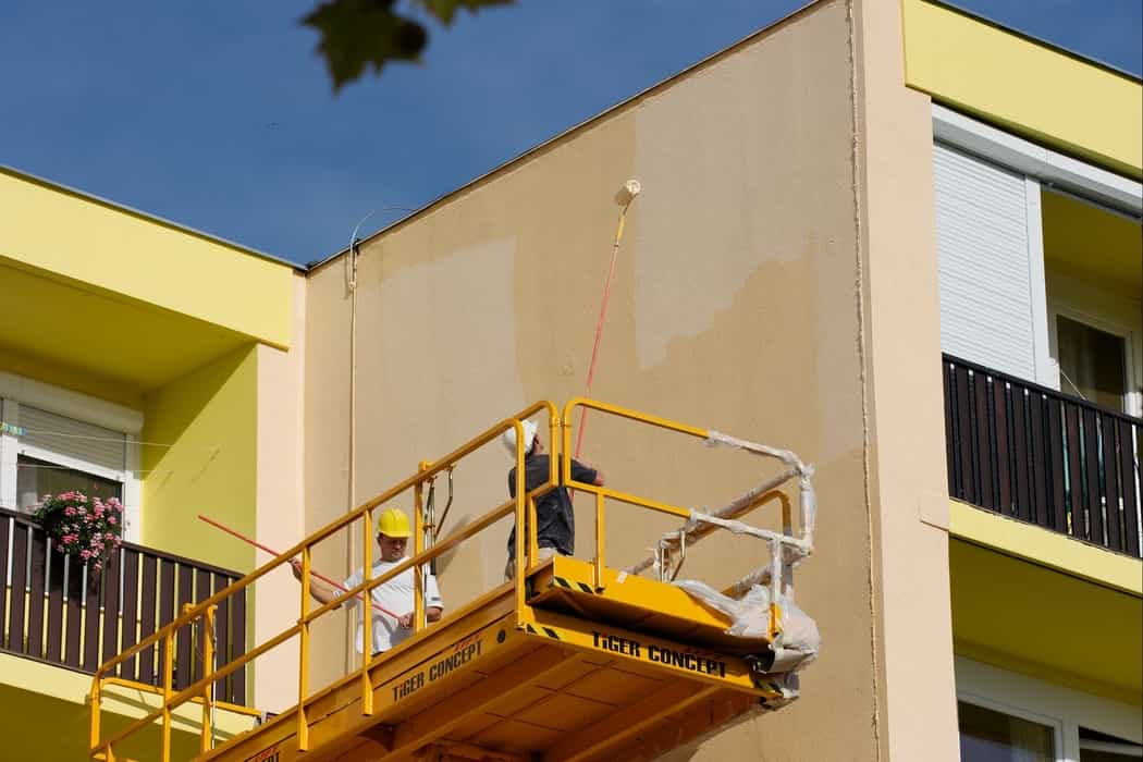 painting exterior of apartment building in Oshawa Ontario